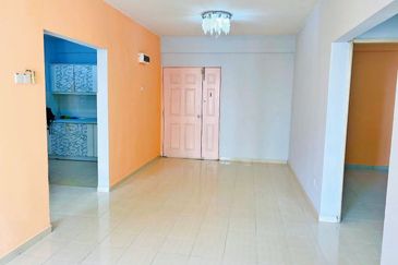 [ VACANT & GOOD CONDITION ] Apartment Laguna Biru 1 Taman Tasik Biru