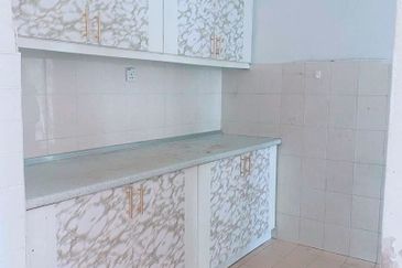 [ VACANT & GOOD CONDITION ] Apartment Laguna Biru 1 Taman Tasik Biru