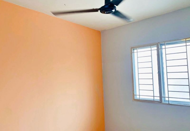 [ VACANT & GOOD CONDITION ] Apartment Laguna Biru 1 Taman Tasik Biru