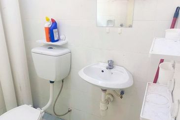 [ VACANT & GOOD CONDITION ] Apartment Laguna Biru 1 Taman Tasik Biru