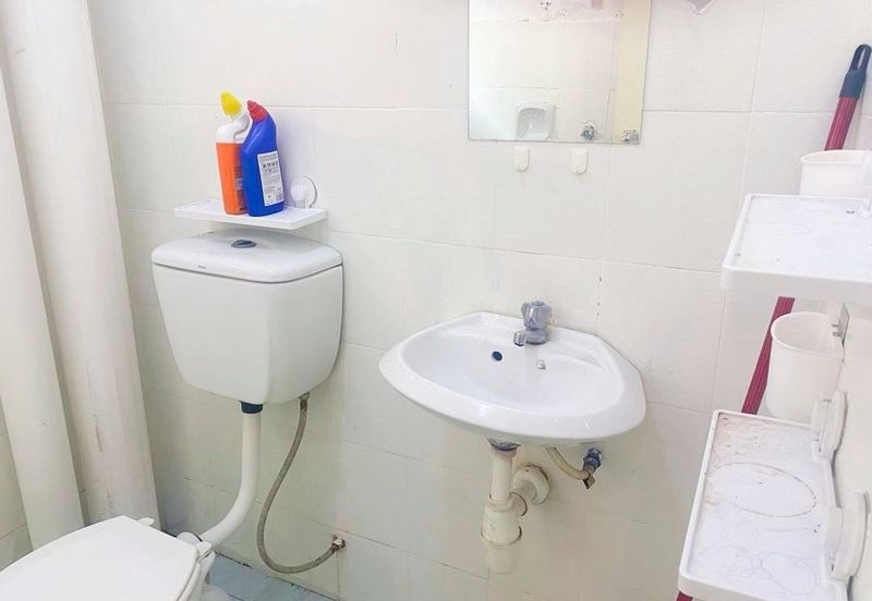 [ VACANT & GOOD CONDITION ] Apartment Laguna Biru 1 Taman Tasik Biru