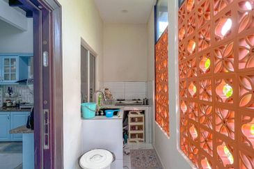 [ NEARBY SHOPLOT JALAN KEBUN NENAS ] Double Storey Bungalow House Jalan Kebun Shah Alam