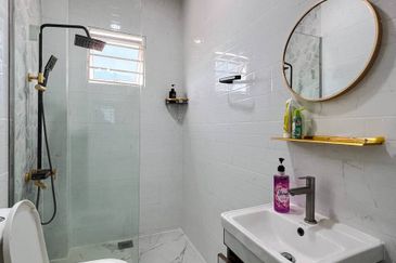 [ NEARBY SHOPLOT JALAN KEBUN NENAS ] Double Storey Bungalow House Jalan Kebun Shah Alam