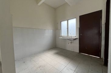 [ END LOT ][ BASIC UNIT ] Double Storey Terraced House Taman Aqili Bukit Naga