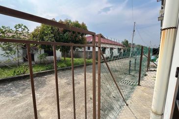 [ END LOT ][ BASIC UNIT ] Double Storey Terraced House Taman Aqili Bukit Naga