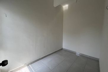 [ END LOT ][ BASIC UNIT ] Double Storey Terraced House Taman Aqili Bukit Naga