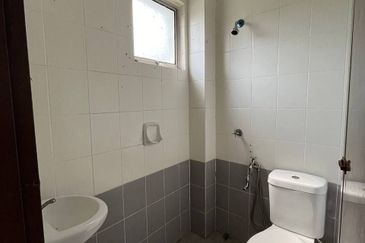 [ END LOT ][ BASIC UNIT ] Double Storey Terraced House Taman Aqili Bukit Naga