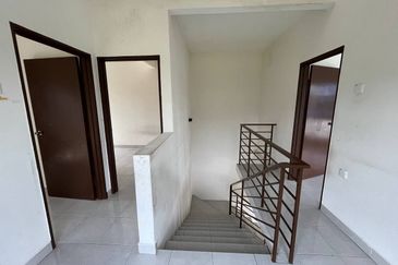 [ END LOT ][ BASIC UNIT ] Double Storey Terraced House Taman Aqili Bukit Naga