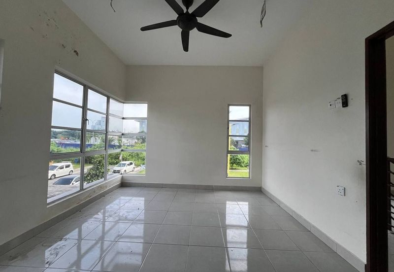 [ END LOT ][ BASIC UNIT ] Double Storey Terraced House Taman Aqili Bukit Naga