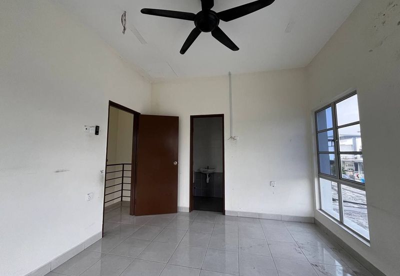 [ END LOT ][ BASIC UNIT ] Double Storey Terraced House Taman Aqili Bukit Naga