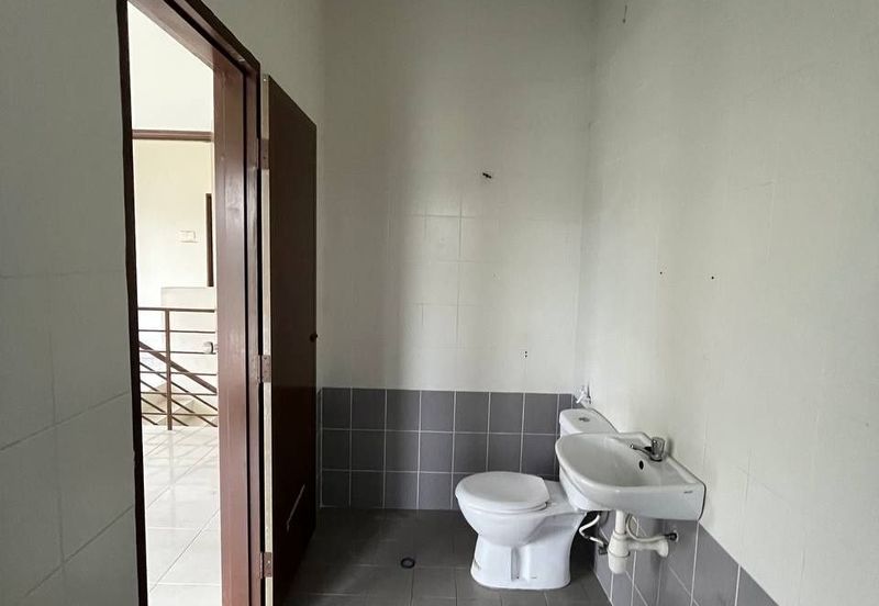 [ END LOT ][ BASIC UNIT ] Double Storey Terraced House Taman Aqili Bukit Naga