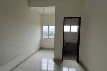 [ END LOT ][ BASIC UNIT ] Double Storey Terraced House Taman Aqili Bukit Naga