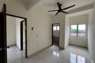 [ END LOT ][ BASIC UNIT ] Double Storey Terraced House Taman Aqili Bukit Naga
