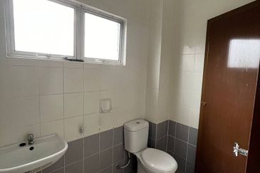 [ END LOT ][ BASIC UNIT ] Double Storey Terraced House Taman Aqili Bukit Naga