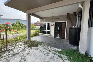 [ END LOT ][ BASIC UNIT ] Double Storey Terraced House Taman Aqili Bukit Naga
