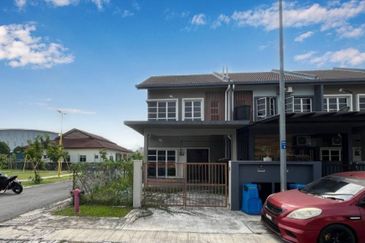 [ END LOT ][ BASIC UNIT ] Double Storey Terraced House Taman Aqili Bukit Naga