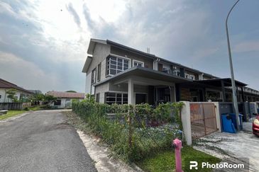 [ END LOT ][ BASIC UNIT ] Double Storey Terraced House Taman Aqili Bukit Naga