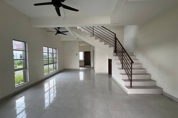 [ END LOT ][ BASIC UNIT ] Double Storey Terraced House Taman Aqili Bukit Naga