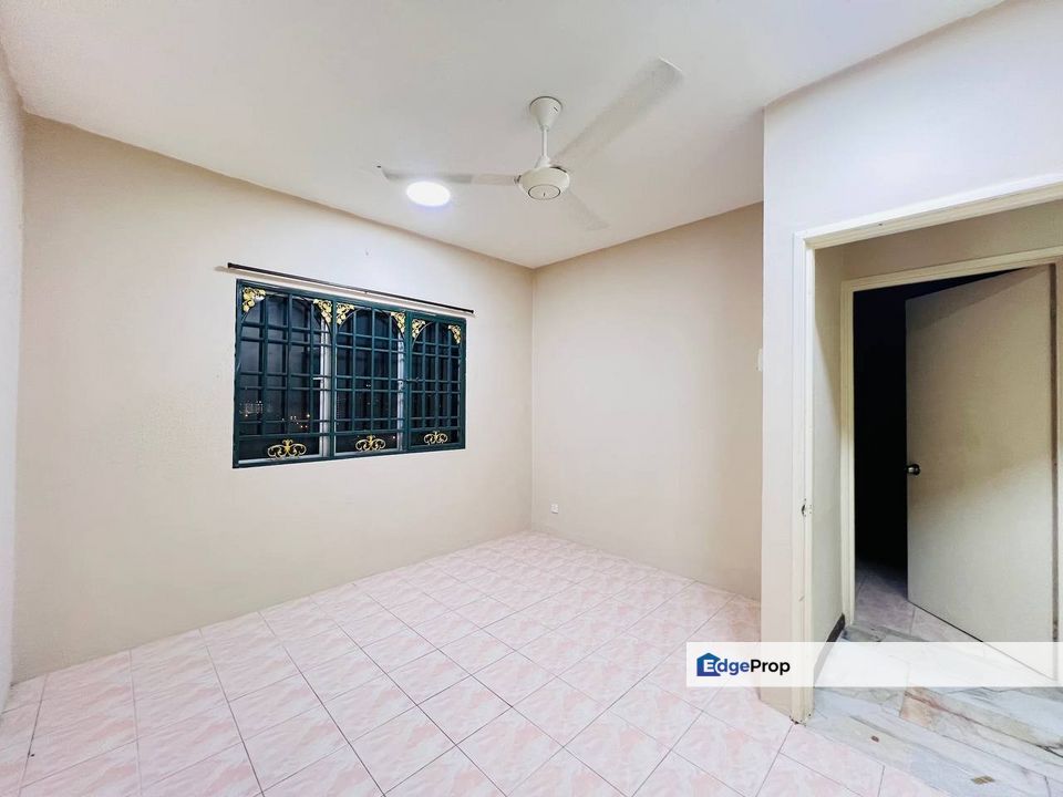 THE LARGEST UNIT And MOVE IN CONDITION, Selangor, Seri Kembangan