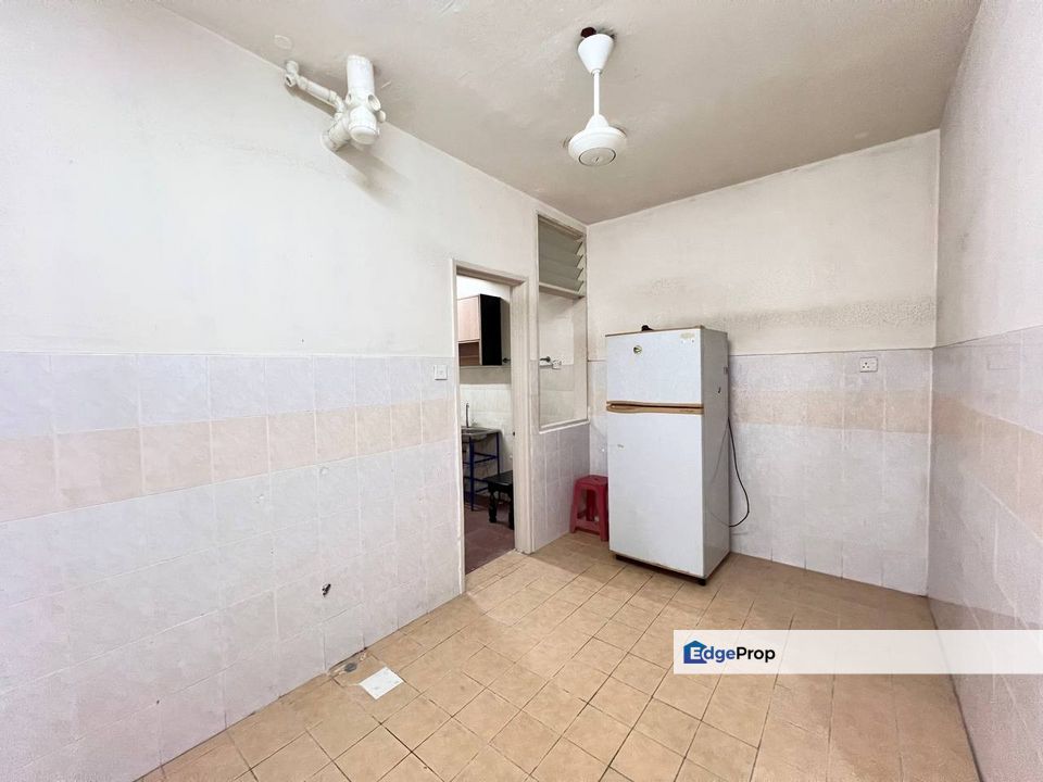 THE LARGEST UNIT And MOVE IN CONDITION, Selangor, Seri Kembangan