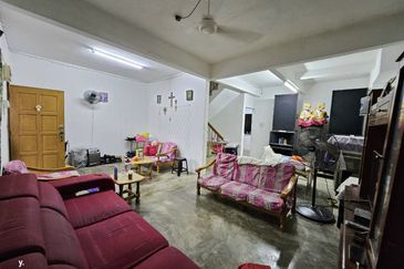 Jalan Taman Sri Jelok 13