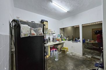 Jalan Taman Sri Jelok 13