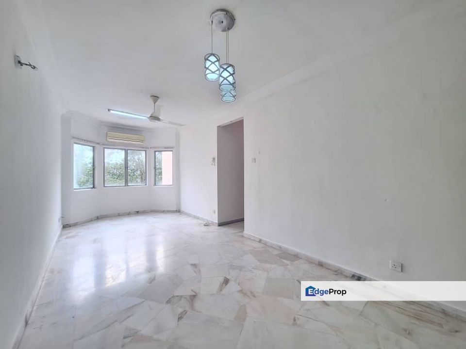 NEWLY PAINTED QUITE AND PRIVACY AREA, Selangor, Puchong South