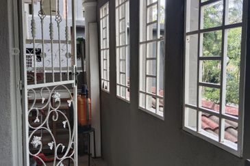 [ CORNER LOT RENOVATED ] 2-Storey Bandar Tasik Selatan Kuala Lumpur