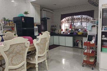 [ CORNER LOT RENOVATED ] 2-Storey Bandar Tasik Selatan Kuala Lumpur