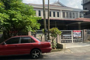 [ CORNER LOT RENOVATED ] 2-Storey Bandar Tasik Selatan Kuala Lumpur