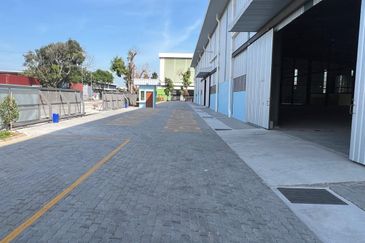 West Port, Pulau Indah