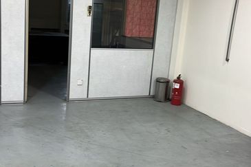 (Corner) Taman Industri @  Balakong Jaya