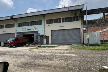 Perusahaan Perindustrian PKNS greatyear capital @ Rawang, 2 Storey Link Factory For Sale