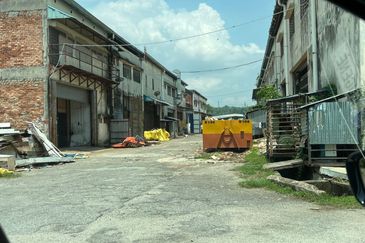 Perusahaan Perindustrian PKNS greatyear capital @ Rawang, 2 Storey Link Factory For Sale