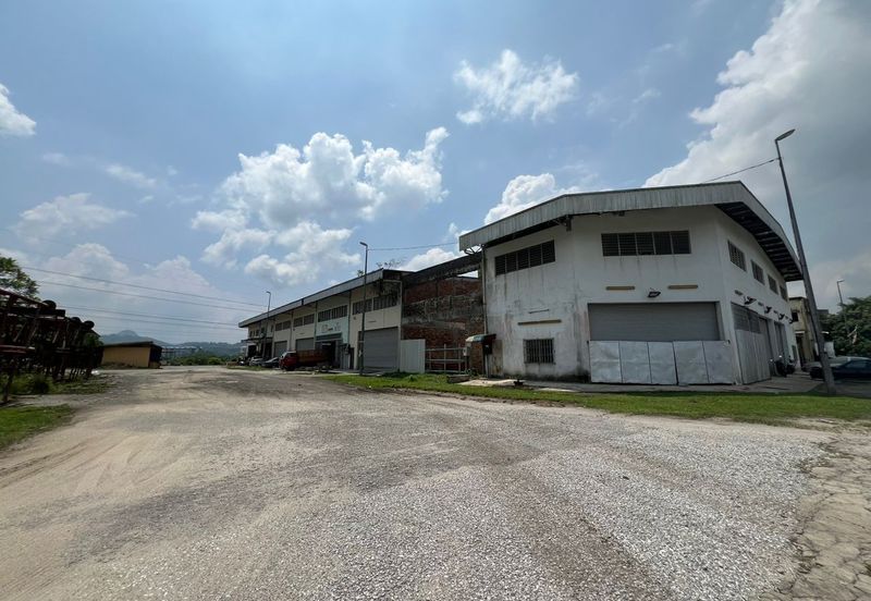 Perusahaan Perindustrian PKNS greatyear capital @ Rawang, 2 Storey Link Factory For Sale