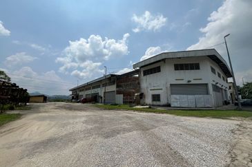 Perusahaan Perindustrian PKNS greatyear capital @ Rawang, 2 Storey Link Factory For Sale