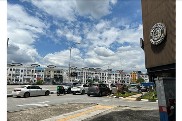 (Corner G floor) Sri Petaling @ Kuchai lama Shop For Rent