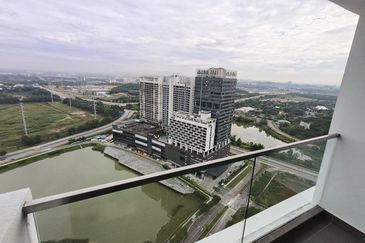 The M @ Medini Macrolink