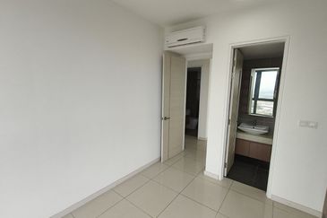 The M @ Medini Macrolink