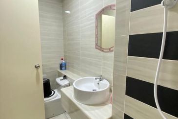 D'Summit Residences @ Kempas Utama