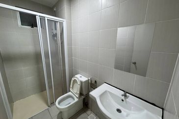 Meridin Bayvue Apartment