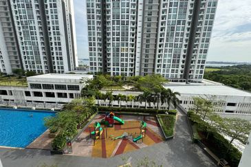 Meridin Bayvue Apartment