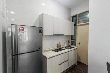 D'Summit Residences @ Kempas Utama