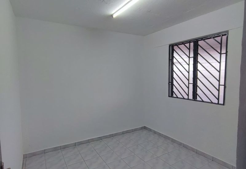 Flat Taman Ungku Tun Aminah