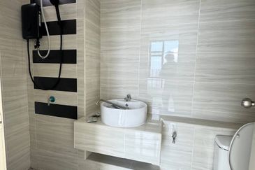 D'Summit Residences @ Kempas Utama