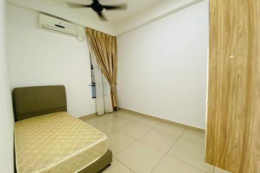 D'Summit Residences @ Kempas Utama