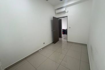SKS Habitat Apartment, Larkin
