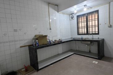 Jalan Putra 3, Taman Tan Sri Yaakob