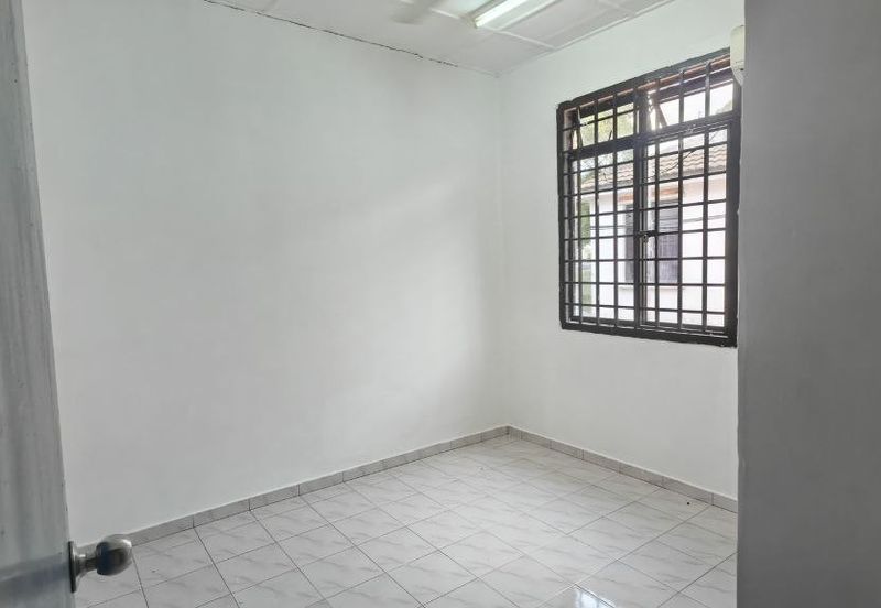 Jalan Putra 3, Taman Tan Sri Yaakob