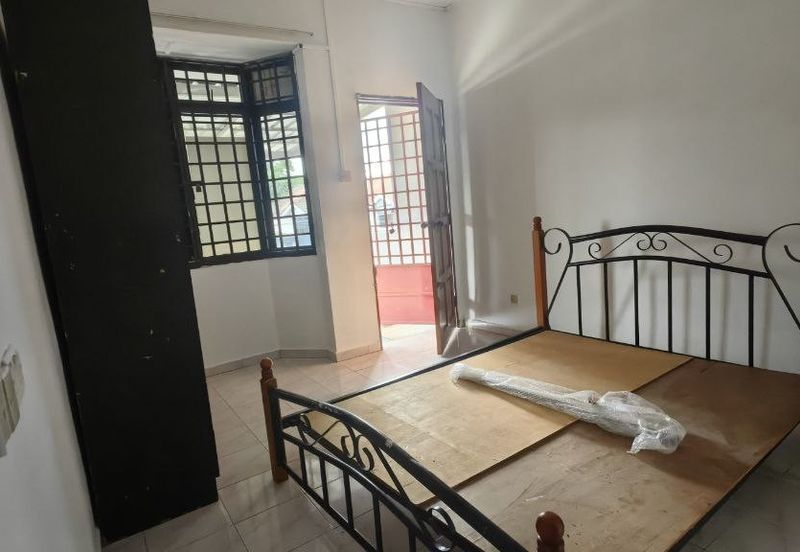 Jalan Putra 3, Taman Tan Sri Yaakob